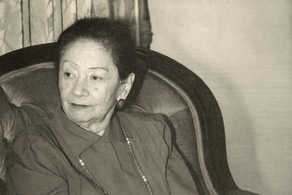 Luisa V. Aguilera Patiño (1914–2010): Escritora y docente panameña; preservó el folklore y las tradiciones del Istmo